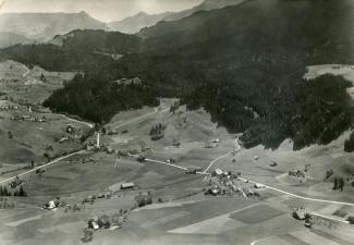 Ansichtskarte «Süderen-Oberei»; Flugbild «ALPAR», Bern; abgestempelt «SÜDEREN BEI THUN, 19.9.52»; gelaufen nach Grub AR